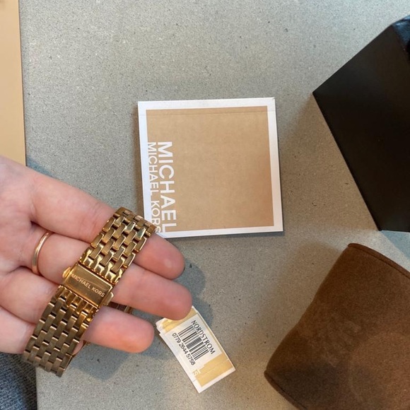 Michael Kors Rose Gold Watch main image 7
